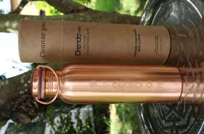 インド、アーユルヴェーダの銅製ボトルで簡単ミネラル補給